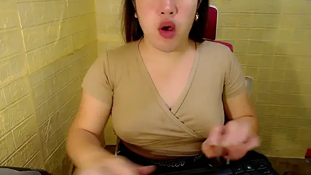 Snapshot of xUrDreamSlutWhore chatting on 11-04-25, 10:09 xUrDreamSlutWhore online show from 11-04-25, 10:09