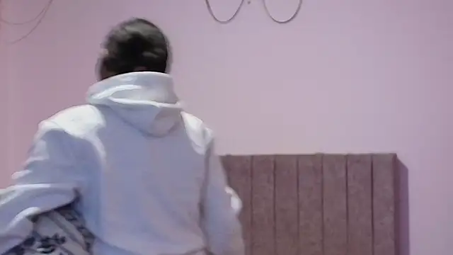 MiSofialeal online show from 02-04-26, 05:41