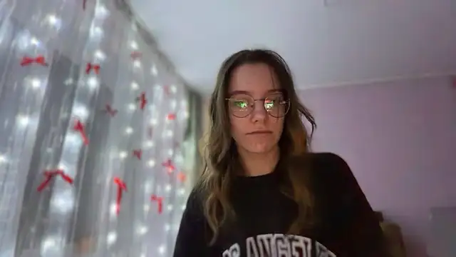 Snapshot of Vietero chatting on 02-10-26, 12:15 Vietero online show from 02-10-26, 12:15