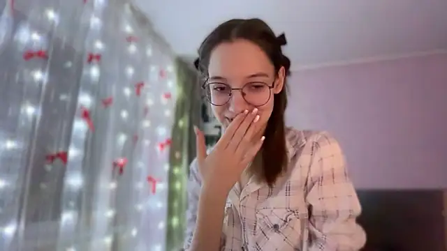 Snapshot of Vietero chatting on 02-25-26, 07:45 Vietero online show from 02-25-26, 07:45