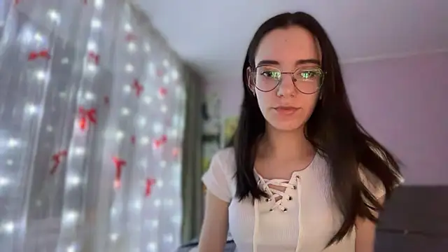 Snapshot of Vietero chatting on 03-12-26, 11:00 Vietero online show from 03-12-26, 11:00