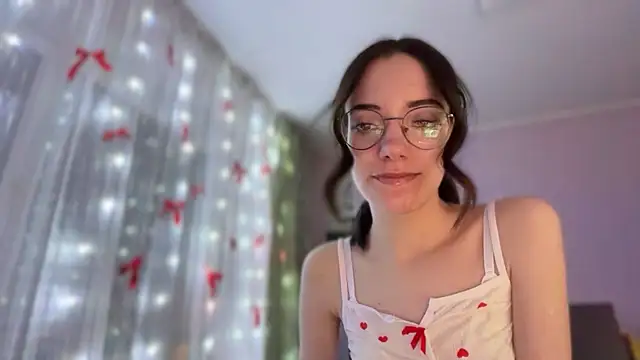 Snapshot of Vietero chatting on 03-22-26, 10:24 Vietero online show from 03-22-26, 10:24