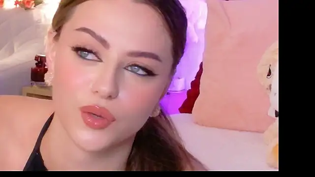 Sienna Voss online show from 10-22-25, 08:41