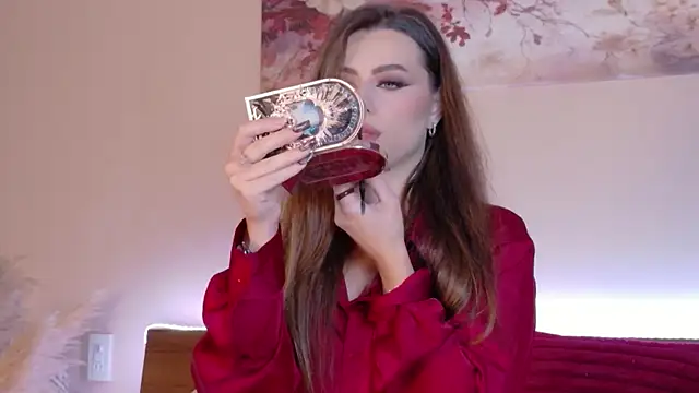 Snapshot of Sienna_Voss chatting on 05-17-26, 08:27 Sienna Voss online show from 05-17-26, 08:27