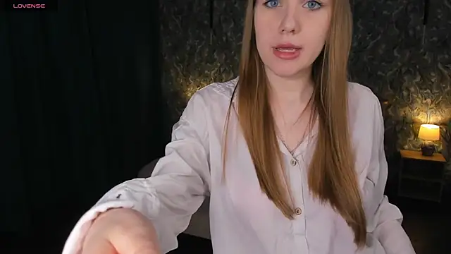 OdellaFrake online show from 11-17-25, 08:36