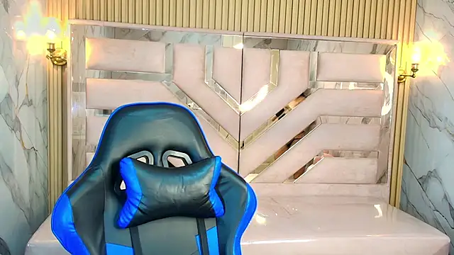 Snapshot of zoe_r_ chatting on 10-22-25, 03:18 zoe r online show from 10-22-25, 03:18