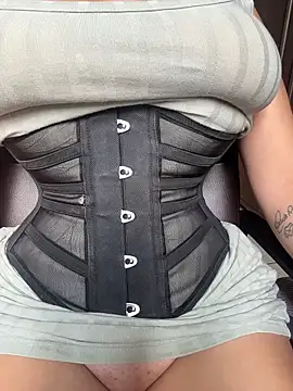 Snapshot of Malika_khalid chatting on 09-18-25, 03:03 Malika khalid online show from 09-18-25, 03:03