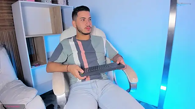 Axel grey  online show from 09-25-25, 12:20