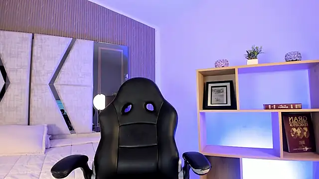 Snapshot of Axel_grey_ chatting on 06-16-26, 12:52 Axel grey online show from 06-16-26, 12:52