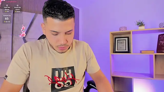 Snapshot of Axel_grey_ chatting on 07-05-26, 05:20 Axel grey online show from 07-05-26, 05:20