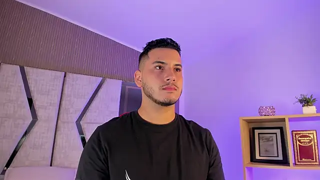 Snapshot of Axel_grey_ chatting on 07-08-26, 12:31 Axel grey online show from 07-08-26, 12:31