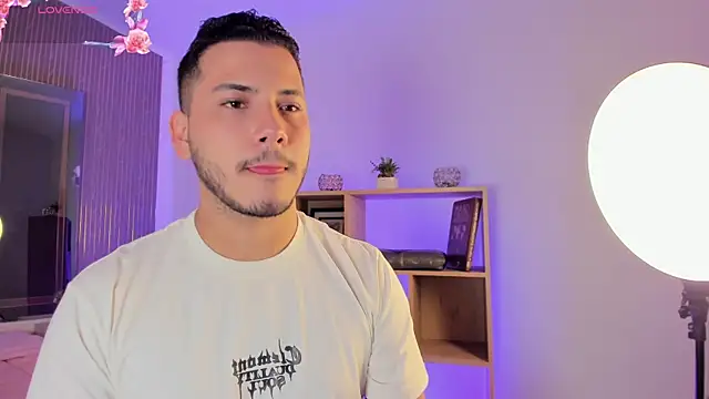 Snapshot of Axel_grey_ chatting on 07-14-26, 12:44 Axel grey online show from 07-14-26, 12:44