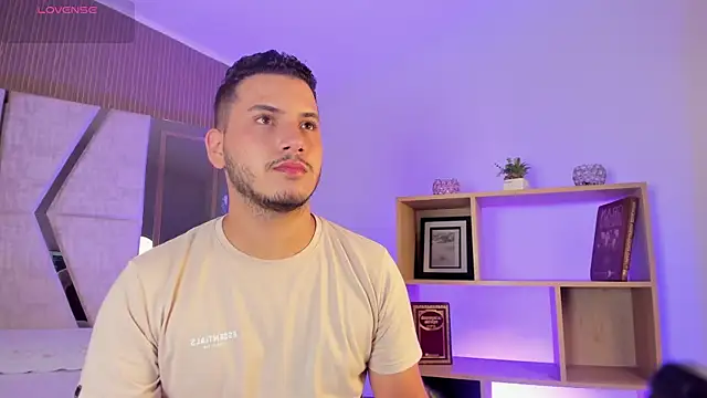 Snapshot of Axel_grey_ chatting on 07-16-26, 12:44 Axel grey online show from 07-16-26, 12:44