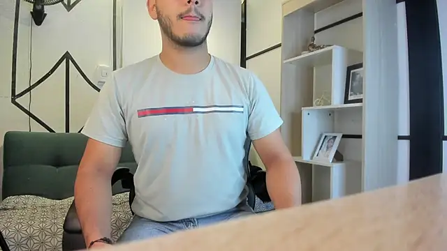 Snapshot of Axel_grey_ chatting on 07-18-26, 11:14 Axel grey online show from 07-18-26, 11:14