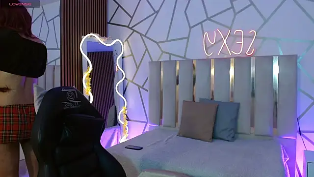 CYRUS TAY online show from 12-17-25, 12:11