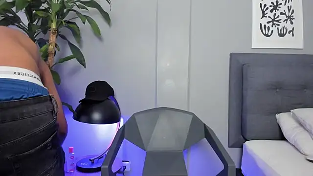 Tylerffoxx online show from 04-10-26, 09:08