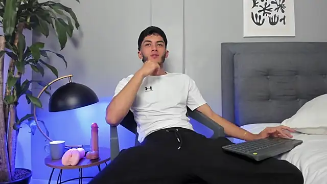 Tylerffoxx online show from 07-07-26, 06:47