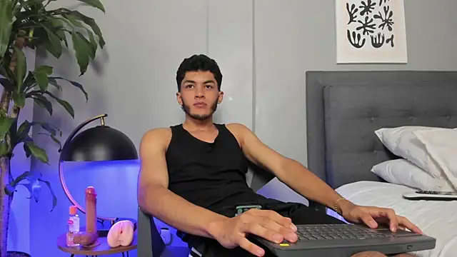 Tylerffoxx online show from 07-11-26, 08:22