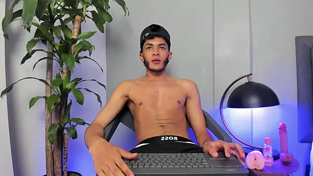 Tylerffoxx online show from 07-18-26, 11:41