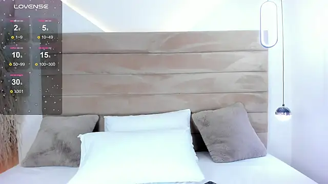 Snapshot of CarolineLee_ chatting on 10-04-25, 11:03 CarolineLee online show from 10-04-25, 11:03