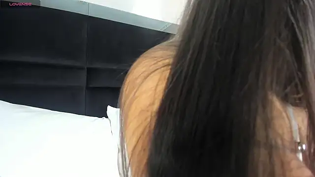 Snapshot of CarolineLee_ chatting on 04-21-26, 10:34 CarolineLee online show from 04-21-26, 10:34