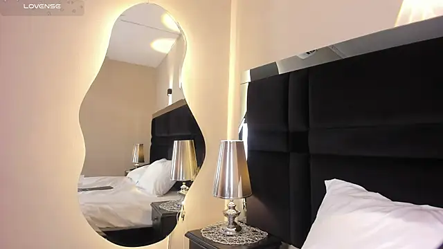 CarolineLee  online show from 07-01-26, 10:42