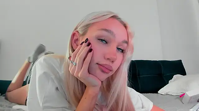 Snapshot of cuteleraay chatting on 09-22-25, 08:33 cuteleraay online show from 09-22-25, 08:33