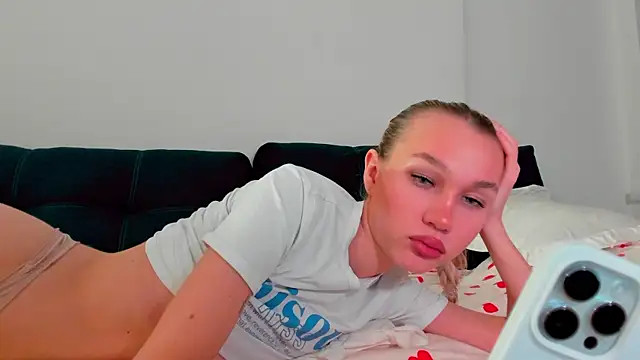 Snapshot of cuteleraay chatting on 11-21-25, 08:51 cuteleraay online show from 11-21-25, 08:51