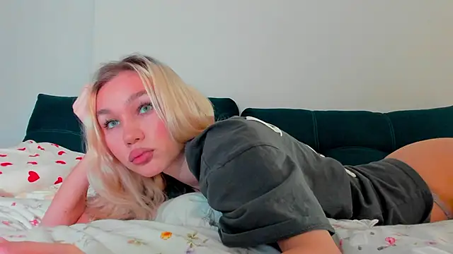 Snapshot of cuteleraay chatting on 11-26-25, 08:21 cuteleraay online show from 11-26-25, 08:21