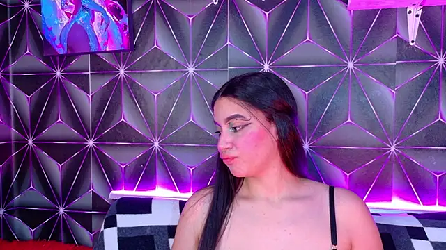 Snapshot of Megan_Luxe chatting on 09-23-25, 04:26 Megan Luxe online show from 09-23-25, 04:26