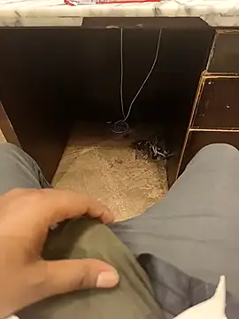 Snapshot of hotboy43339 chatting on 11-19-25, 04:40 hotboy43339 online show from 11-19-25, 04:40