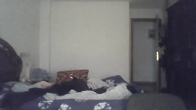 Snapshot of LillyCrossAvila chatting on 12-19-25, 10:44 LillyCrossAvila online show from 12-19-25, 10:44