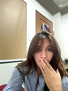 Snapshot of LanySylvia chatting on 10-20-25, 03:01 LanySylvia online show from 10-20-25, 03:01