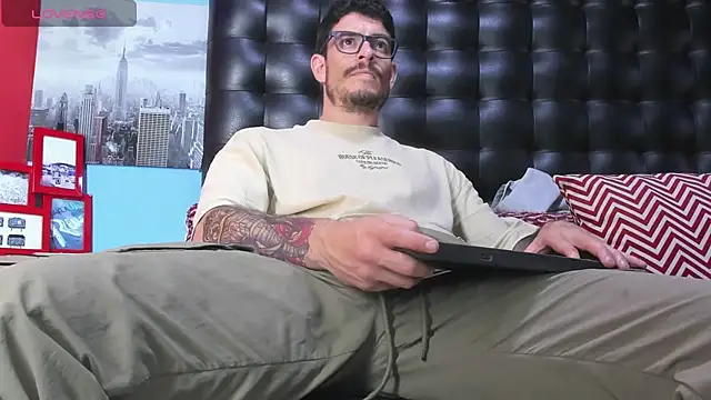 Snapshot of damian_bull chatting on 05-03-26, 02:34 damian bull online show from 05-03-26, 02:34