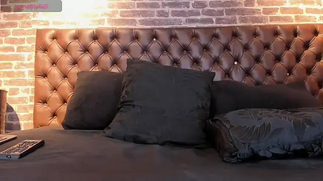 Snapshot of damian_bull chatting on 06-24-26, 02:05 damian bull online show from 06-24-26, 02:05