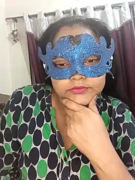 Snapshot of MEERAcle chatting on 12-22-25, 04:04 MEERAcle online show from 12-22-25, 04:04