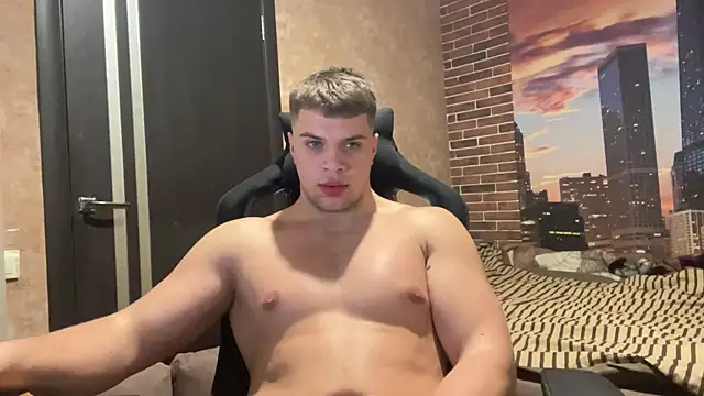 MusclePhantom online show from 12-16-25, 10:04