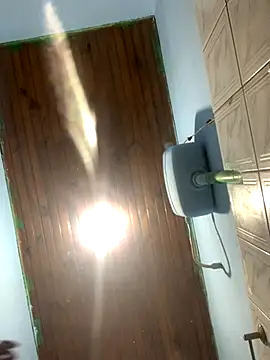 Snapshot of Luan__18 chatting on 11-25-25, 06:52 Luan 18 online show from 11-25-25, 06:52