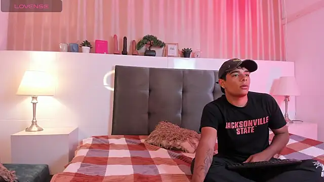 CuteButHarder online show from 04-07-26, 05:30