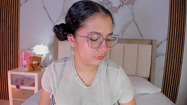 Snapshot of LunaRosse_ chatting on 06-19-26, 11:25 LunaRosse online show from 06-19-26, 11:25