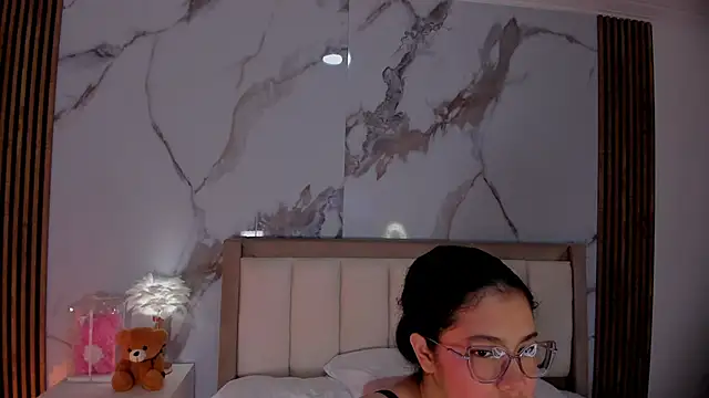 Snapshot of LunaRosse_ chatting on 07-04-26, 10:43 LunaRosse online show from 07-04-26, 10:43
