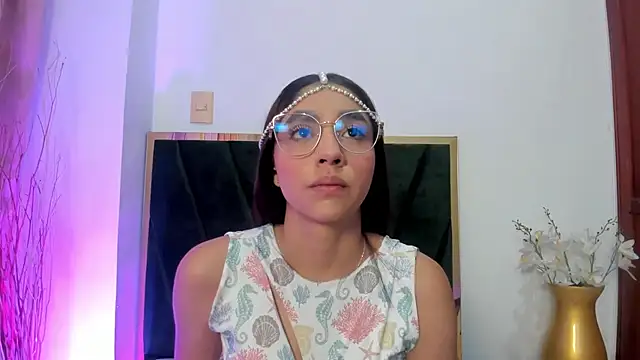 Snapshot of IvyJhons chatting on 10-15-25, 11:43 IvyJhons online show from 10-15-25, 11:43