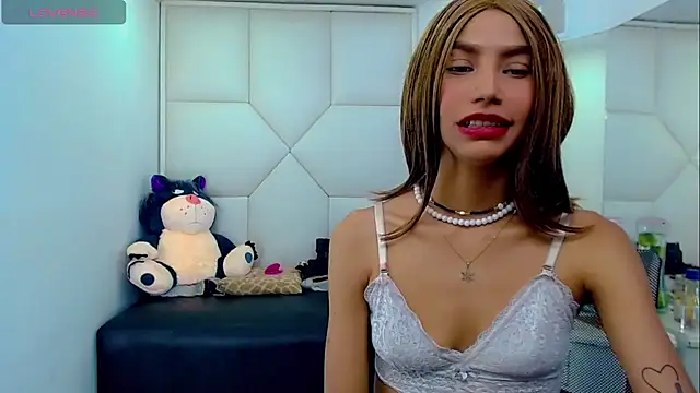 Snapshot of TifannyHott chatting on 10-26-25, 08:15 TifannyHott online show from 10-26-25, 08:15