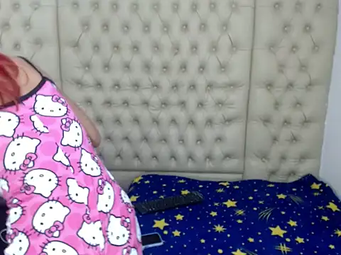 Snapshot of TifannyHott chatting on 02-01-26, 02:43 TifannyHott online show from 02-01-26, 02:43