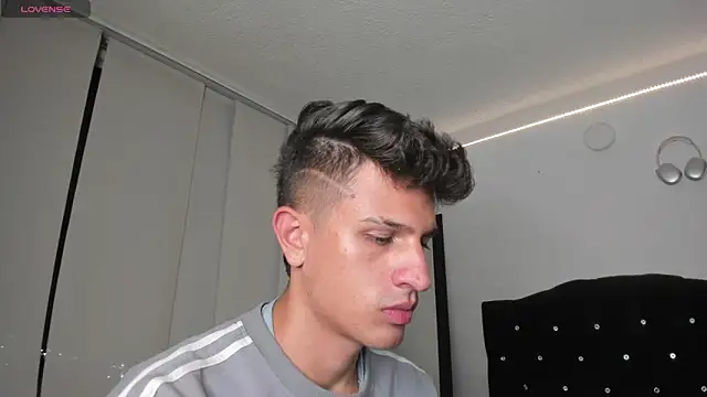 Snapshot of kevin_ahss chatting on 10-16-25, 11:28 kevin ahss online show from 10-16-25, 11:28