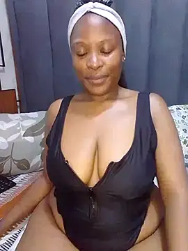 Snapshot of MrsMxx25 chatting on 10-07-25, 10:07 MrsMxx25 online show from 10-07-25, 10:07