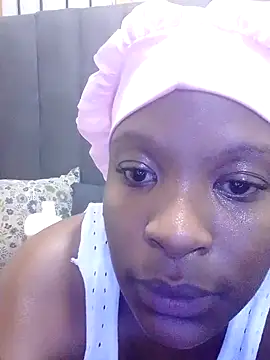 Snapshot of MrsMxx25 chatting on 10-20-25, 03:23 MrsMxx25 online show from 10-20-25, 03:23