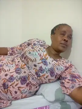 Snapshot of Ebonyboobsmilk chatting on 10-06-25, 05:32 Ebonyboobsmilk online show from 10-06-25, 05:32