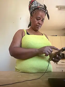 Snapshot of Ebonyboobsmilk chatting on 12-04-25, 01:31 Ebonyboobsmilk online show from 12-04-25, 01:31