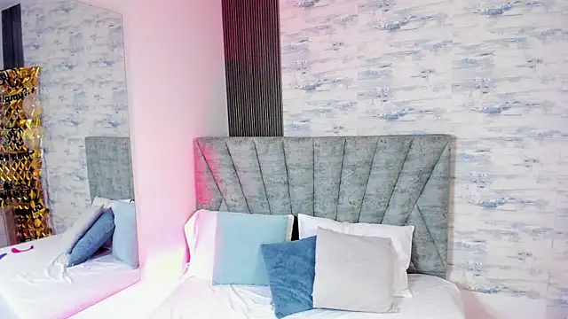 ShanelEvans online show from 03-12-26, 06:58